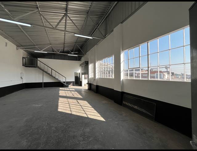 200M² WAREHOUSE TO LET IN SEBENZA